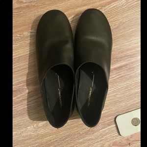 INTENTIONALLY BLANK black flats